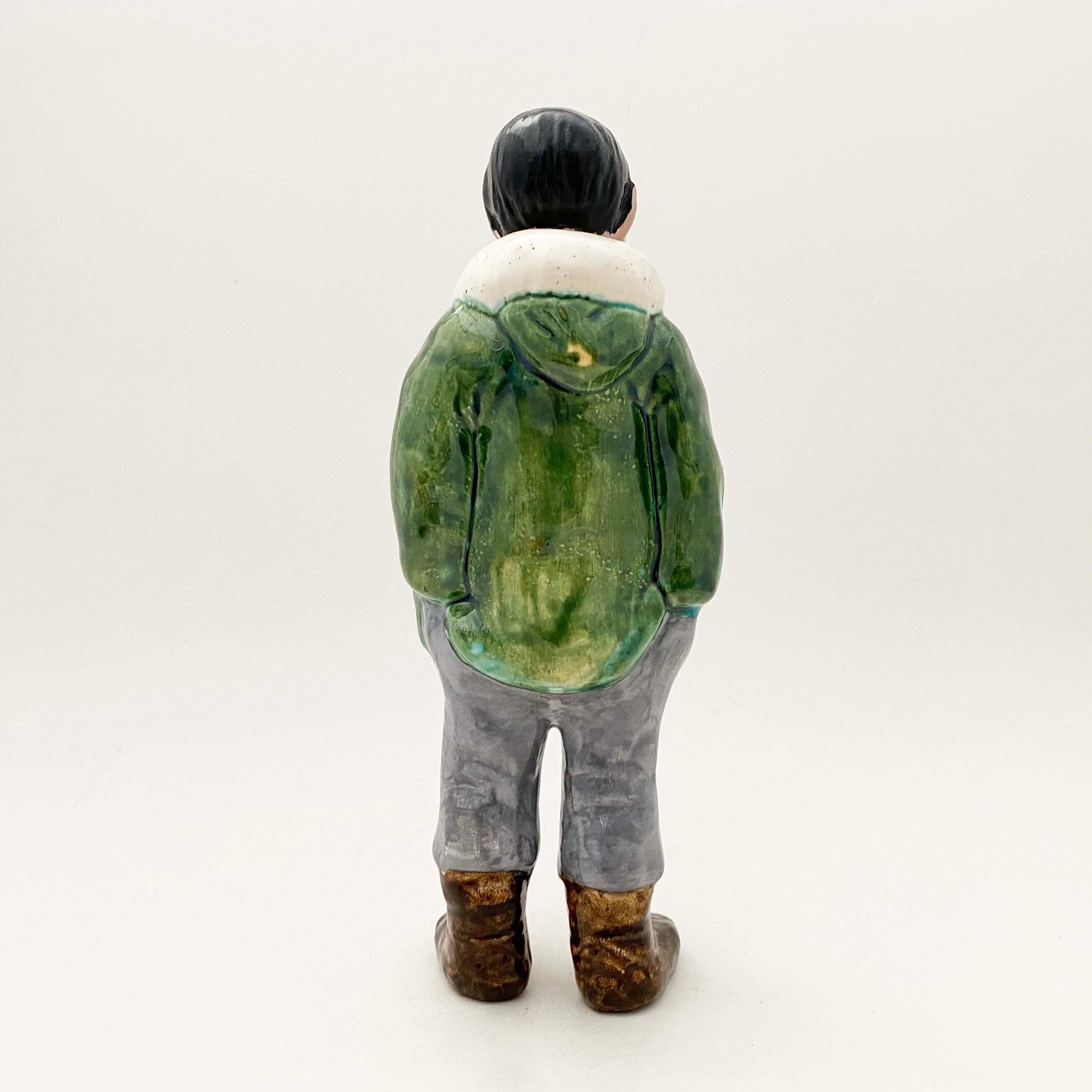 陶器のエスキモーの立像（アラスカ土産）