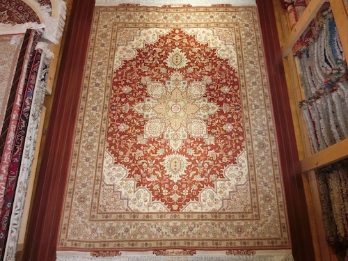 ペルシャ絨毯　手織り タブリーズ産　【リビングサイズ】1568