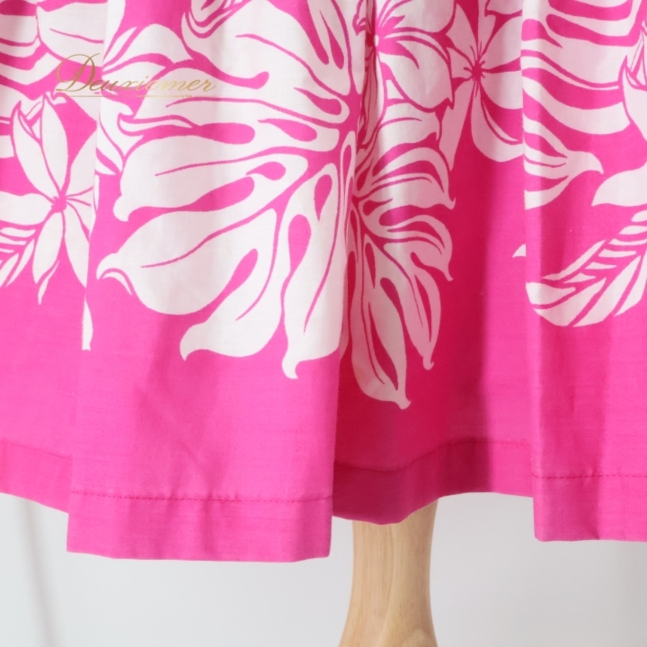 フラダンス 衣装 パウスカート エムエムジェイ ピンク系 MMJ 日本製 ツーカラー ティアレ柄 プルメリア柄 モンステラ柄 シングル かわいい 華やか 鮮やか 明るい 白 ハワイアン アロハ ハワイアンプリント フラ ダンス レッスン 練習 おしゃれ