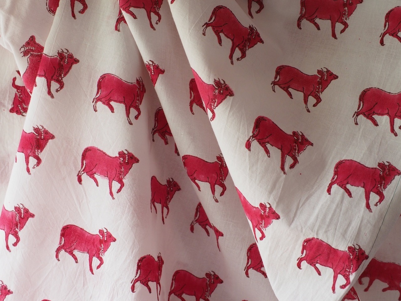 block print fabric a97 小さい牛A