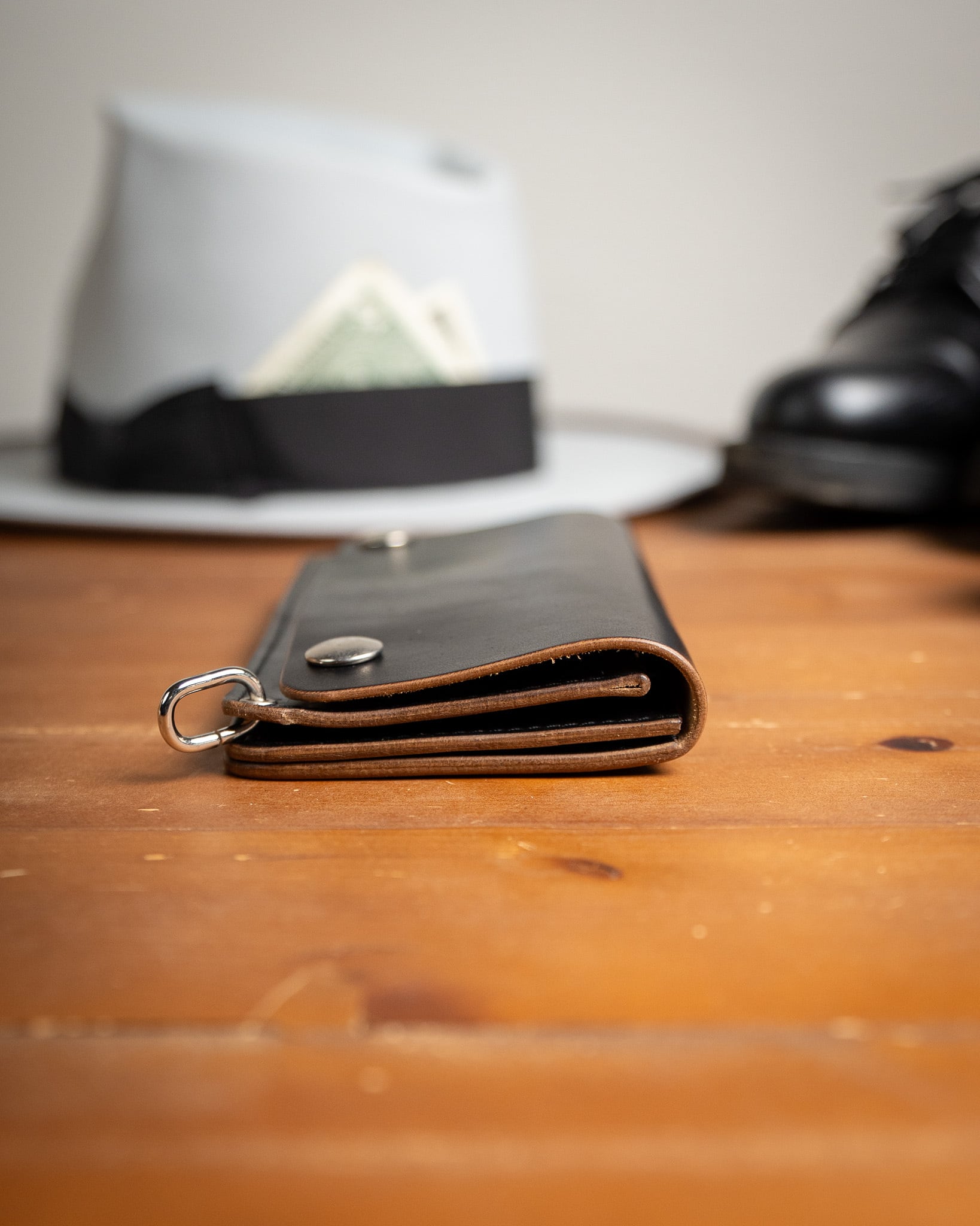 Additive and Line】Tracker Wallet TW-004 Maryam Horse Butt Silver