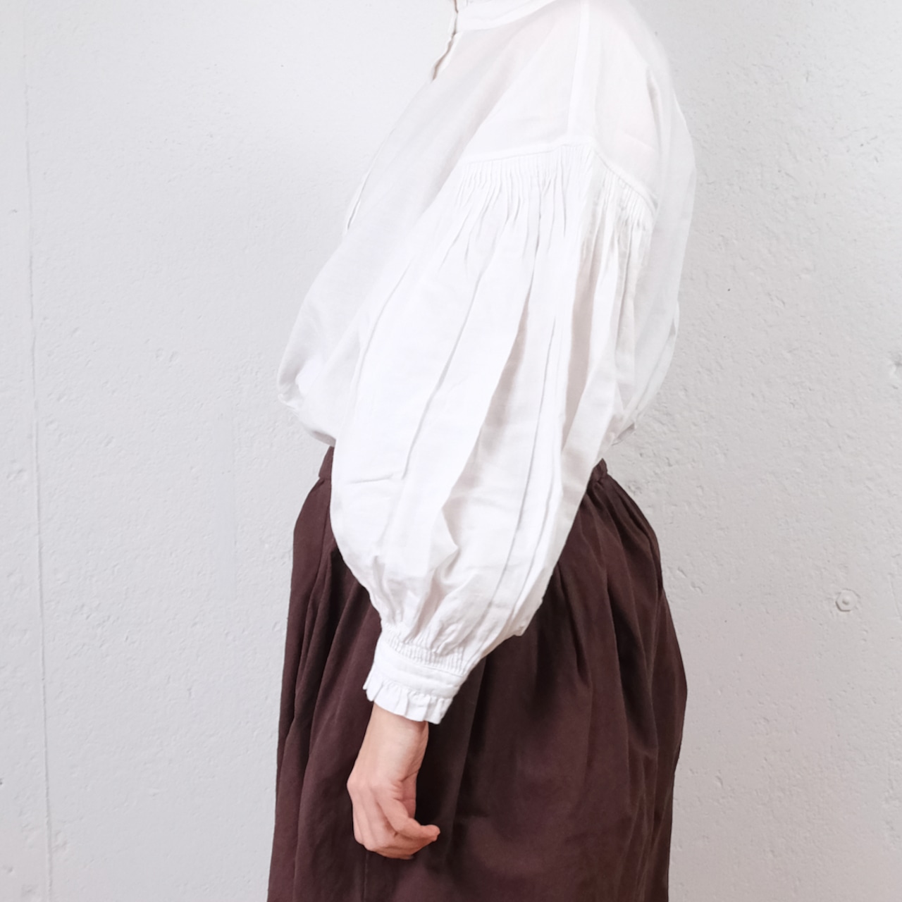 maison de soil (メゾンドソイル) カディコットン フリル襟 ピンタックブラウス