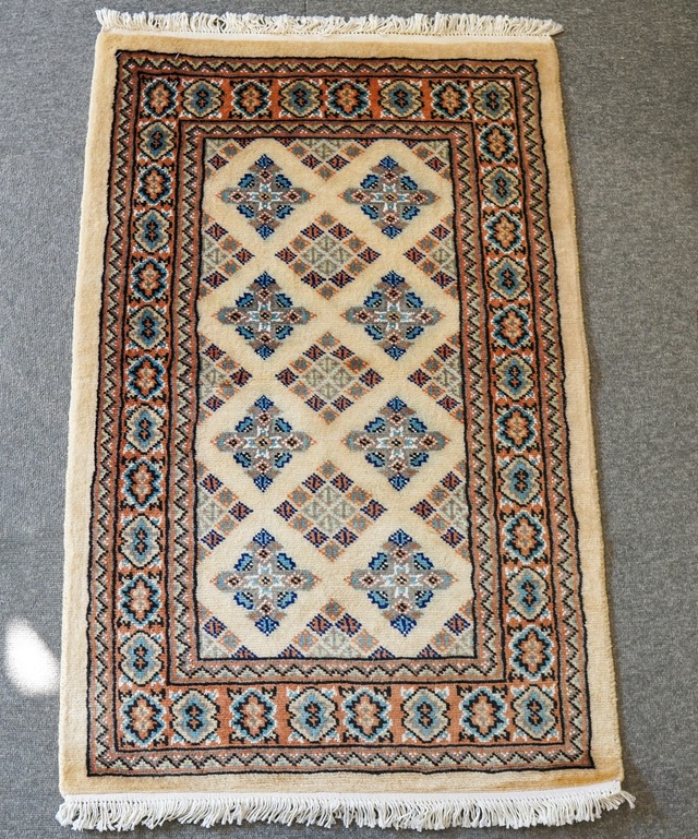 最高級パキスタン絨毯/サイズ：64x96cm…. 押しきれ ..bj1。