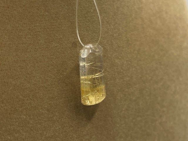 ペンダントトップ素材（ルチルクォーツ）