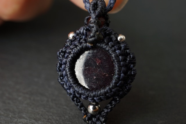 4条スターガーネットのマクラメネックレス - 実 -【一点物】