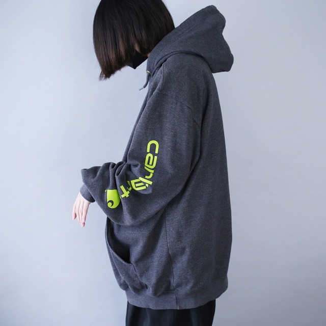 "Carhartt" sleeve logo printed over silhouette dark gray sweat parka