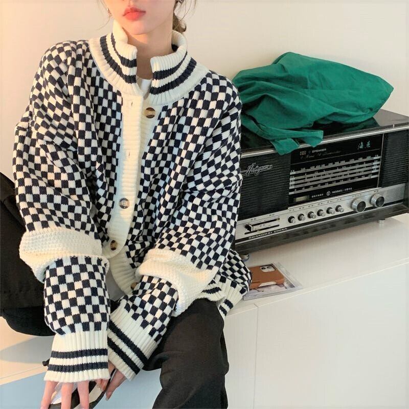 メンズっぽ ダボかわ チェッカー ニット カーディガン ハイネック バイカラー オーバーサイズ カジュアル ストリート 韓国ファッション Lamitte Deco トレンド 韓国ファッション ショップ Base店 メンズっぽ ダボかわ チェッカー ニット カーディガン ハイネック バイカラー オーバーサイズ カジュアル ストリート 韓国ファッション Lamitte Deco トレンド 韓国ファッション ショップ Base店
