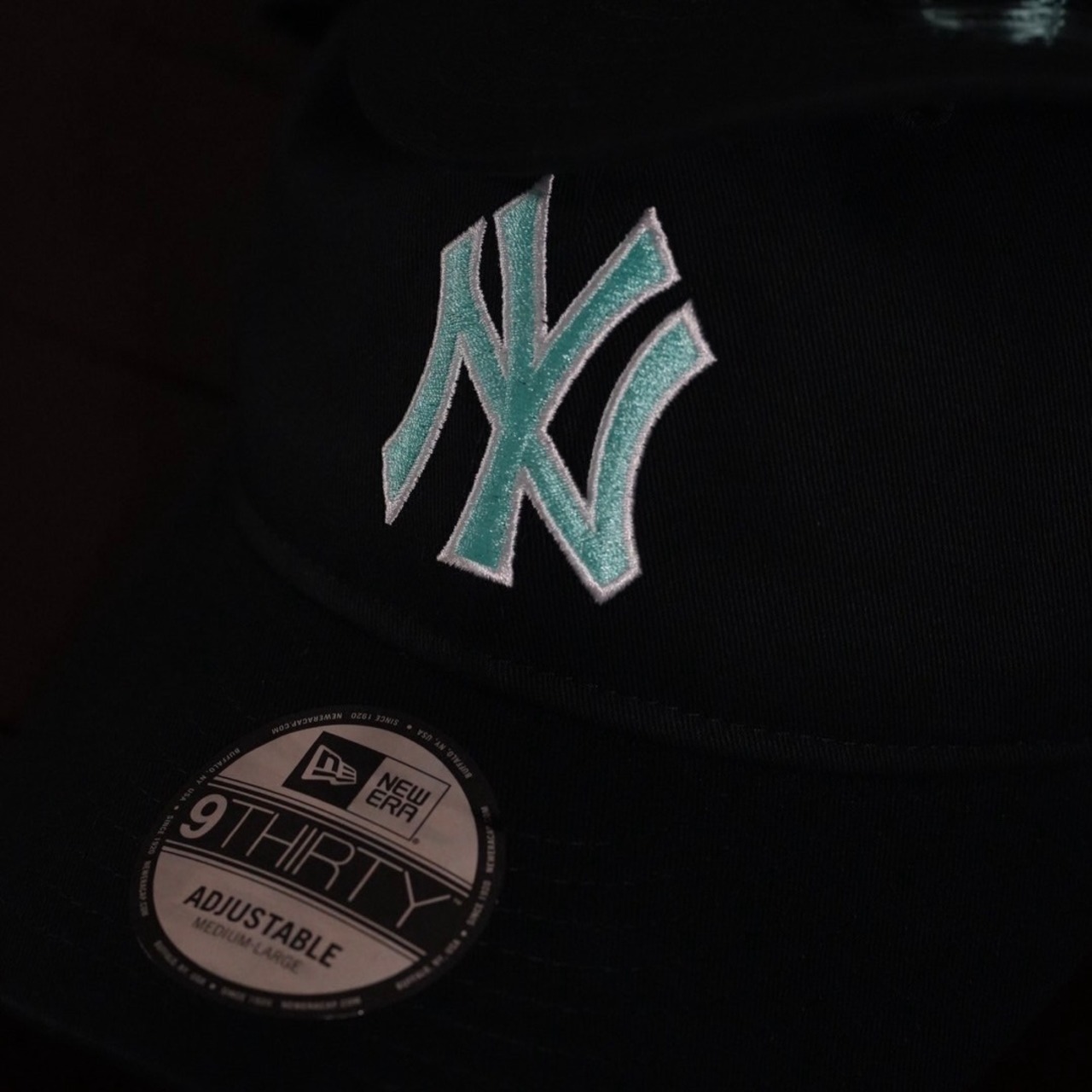 【gifthat別注】NEW ERA 930/9THIRTY  ニューヨーク・ヤンキース　BLACK SEAGLASS