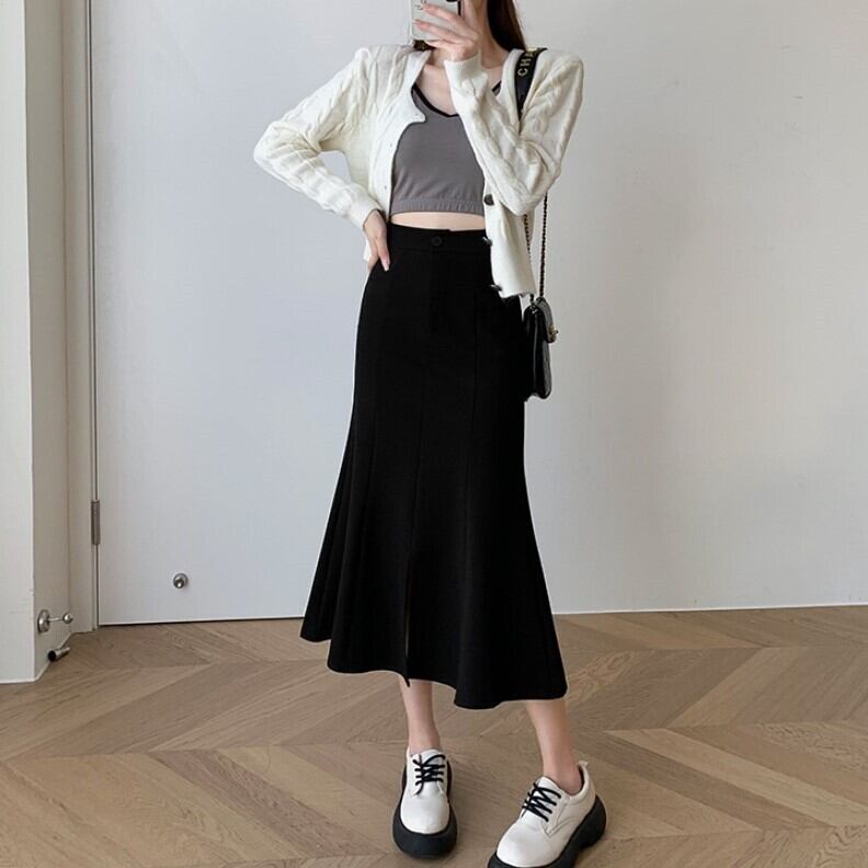 スカート レディース マーメイドスカート ロング丈 ハイウエスト スリム タイト かわいい 大人可愛い カジュアル レトロ おしゃれ お洒落 ラブリー キュート ガーリー 主役級 存在感 ストリート 無地 春 夏 秋 10代 20代 30代 学生 通学 デート お出かけ 女子会 着回し 普段使い 韓国 韓国系 送料無料 ファッション コーデ スタイル モテ 体型カバー 脚長 美脚 トレンド 流行 インスタ映え S M L XL 黒 ブラック