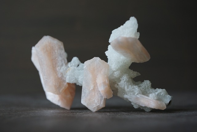 スティルバイト/カルセドニー 　Stilbite / Chalcedony 949