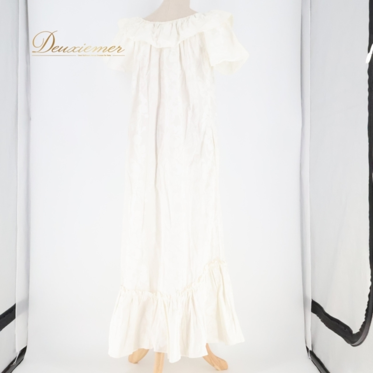 フラダンス 衣装 ワンピース ドレス KY'S ホワイト系 ハワイ製 ワンカラー フリル ハイビスカス柄 ポケット付き かわいい きれい 上品 華やか 鮮やか 明るい 白 ハワイアン アロハ ハワイアンプリント フラ ダンス レッスン 練習 バカンス