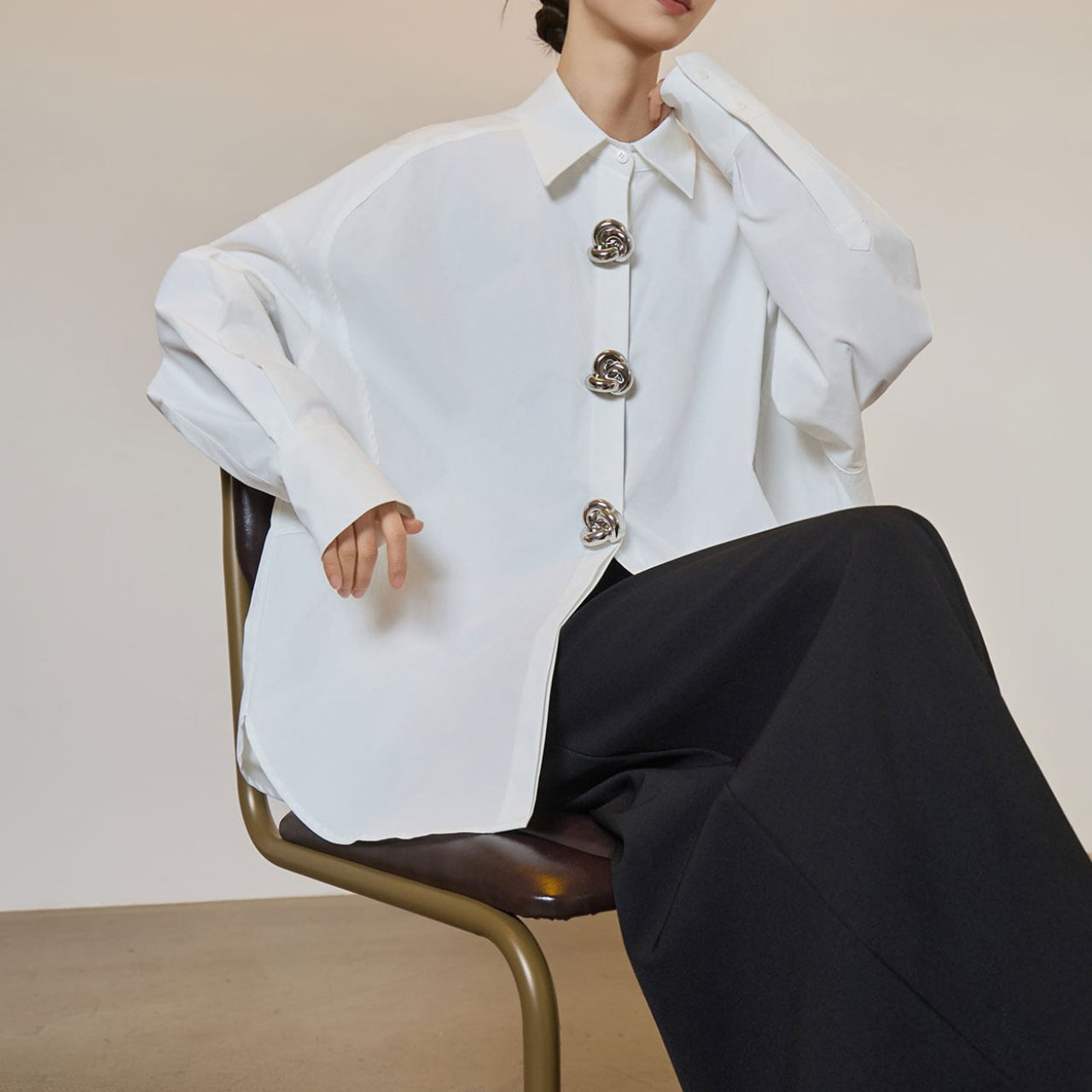 White shirt with metal buttons S1800