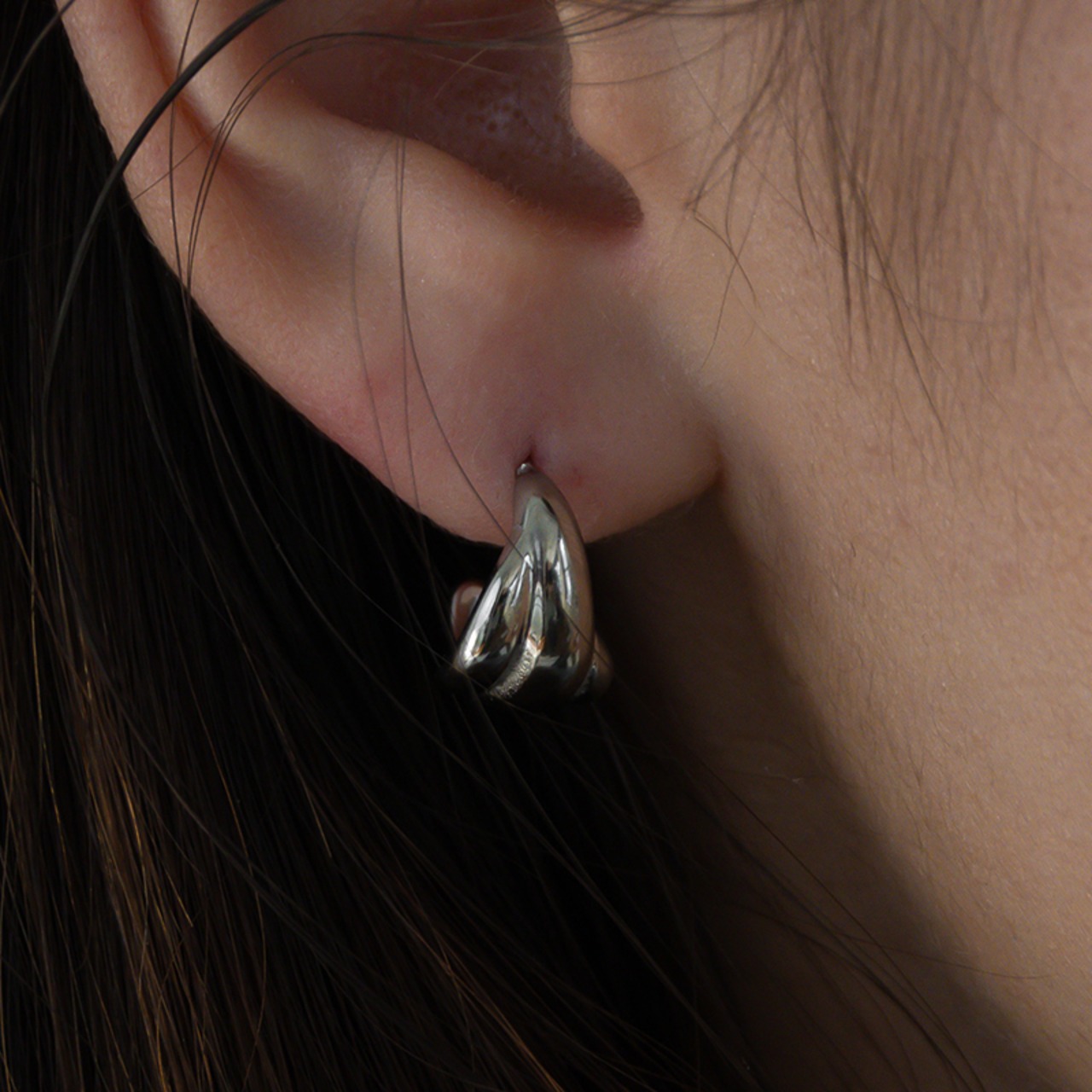 【ネコポス便】金属アレルギー対応のクラシカルウェーブピアス  2457