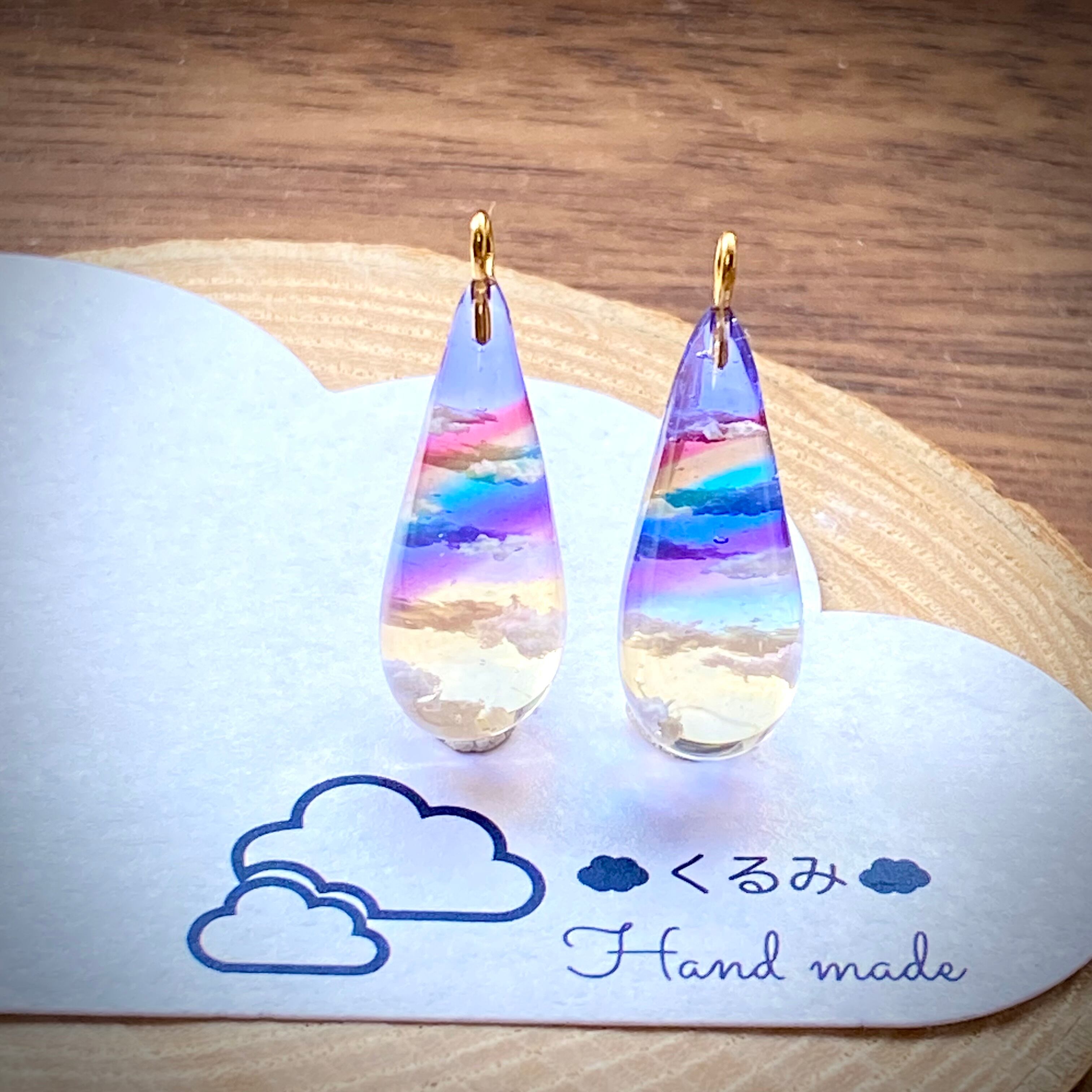 レジンピアス イヤリング 夕暮れ空にかかる虹 涙型 22×10mm