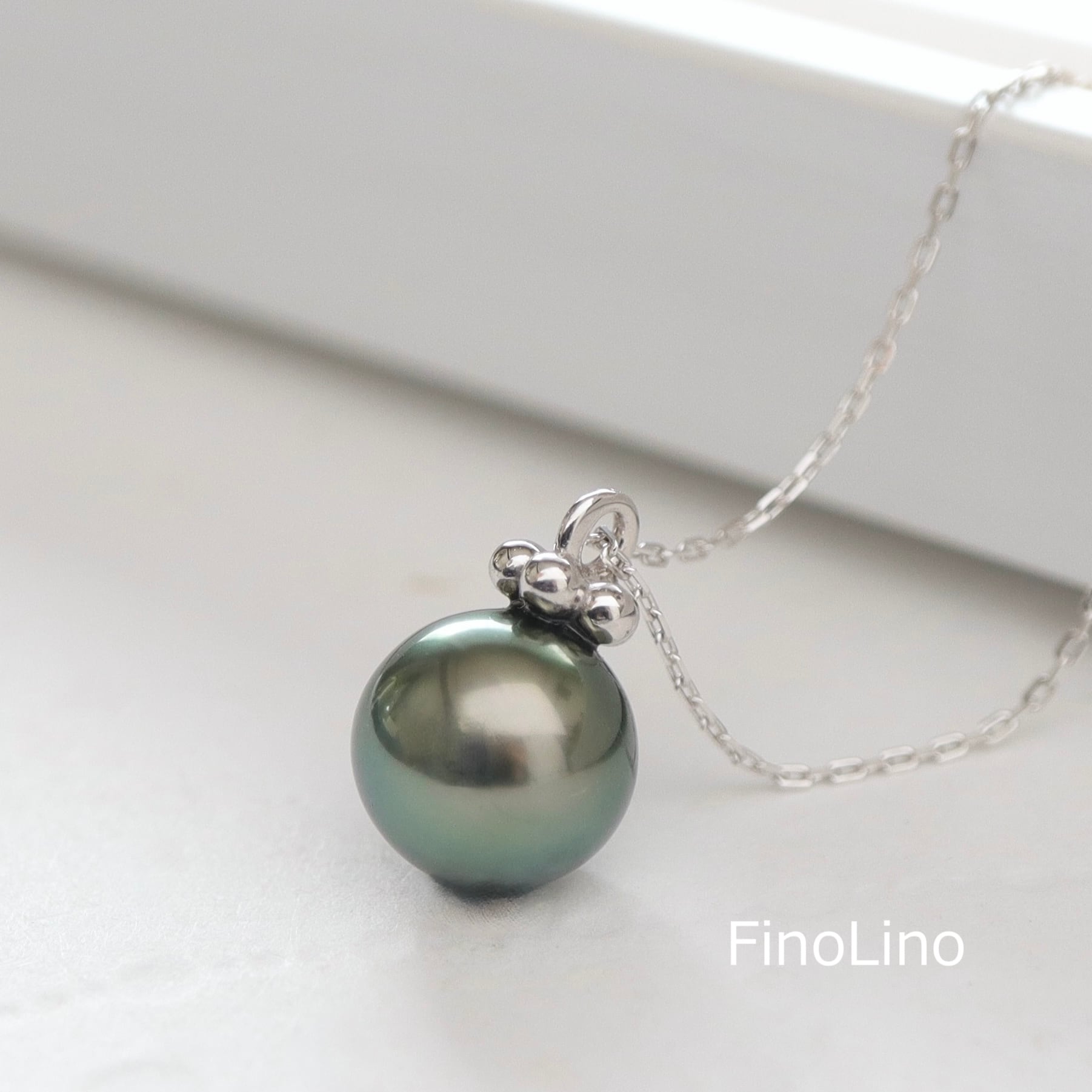 Crown タヒチパール黒蝶真珠のシルバー製ペンダントネックレス