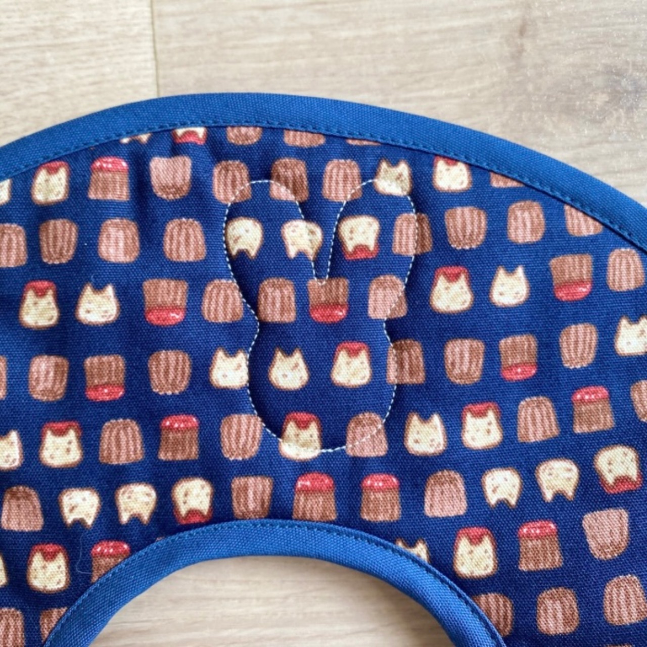 【お手入れの必需品！エリザベスカラー】SSサイズ(首周り14～17㎝ 子猫～3㎏前後の猫さん向け)カヌレネイビー,メッシュ素材で蒸れにくい！快適エリザベスカラー