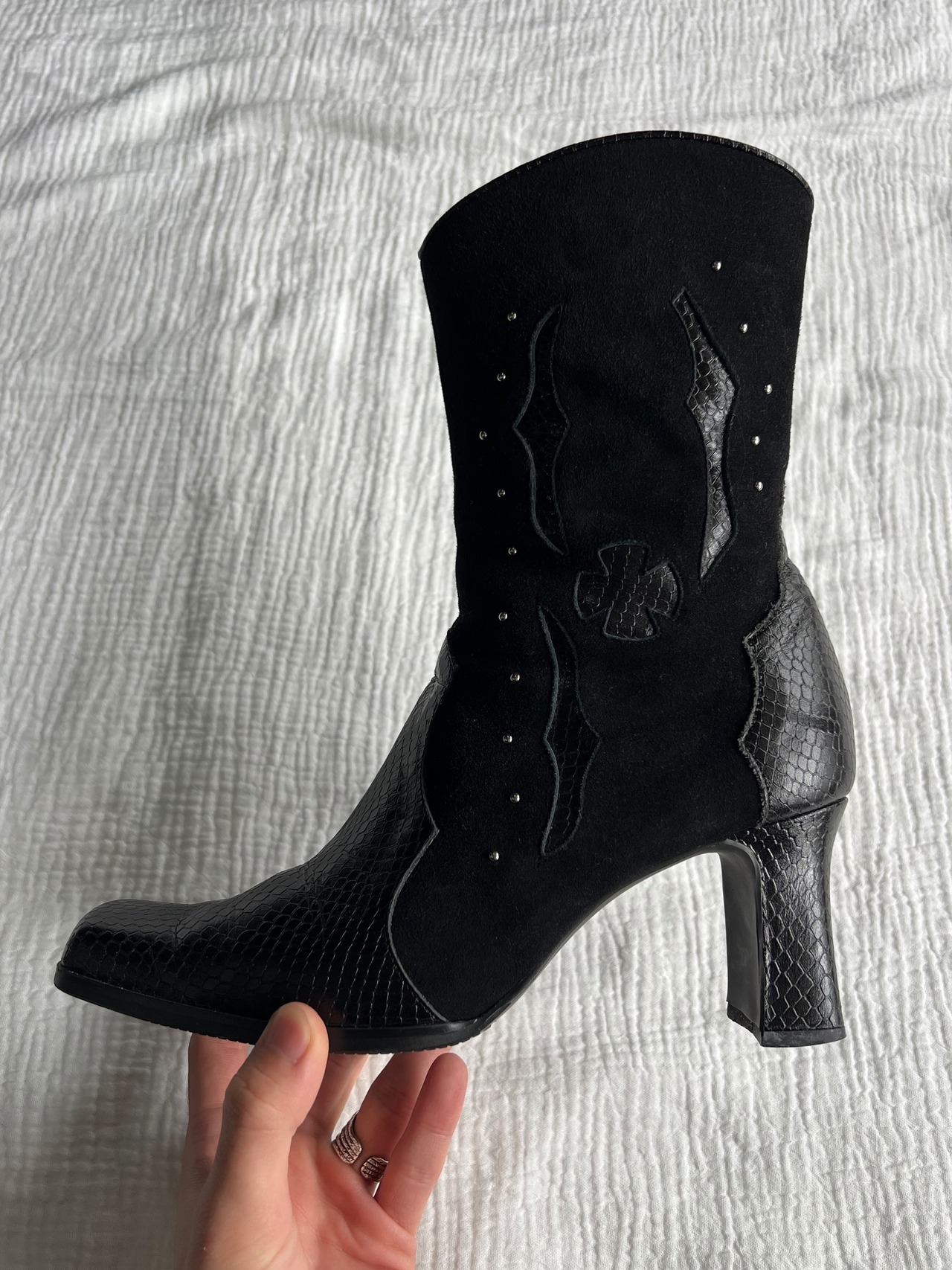 "INTELLIGENTE" Western Square-toe Boots