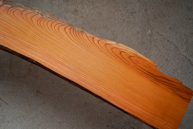 凡庸な欅の一枚板 ローテーブル