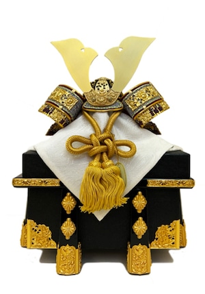 8号兜　香具山兜　金茶縅　金小札　五月人形 コンパクト飾 海外土産 プレゼント 兜 兜飾り 初節句 お祝い プレゼント 海外土産 日本土産　こだわりの兜 日本文化