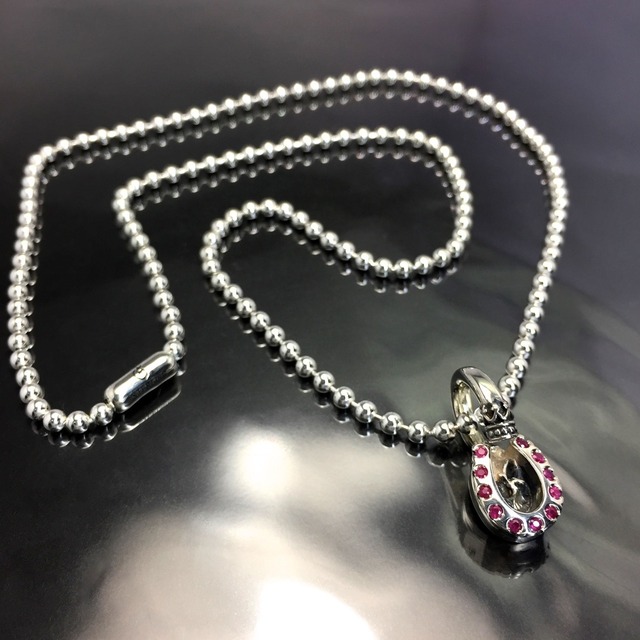 HORSESHOE : C with RUBY PENDANT / ホースシュークラウン・ルビーペンダント