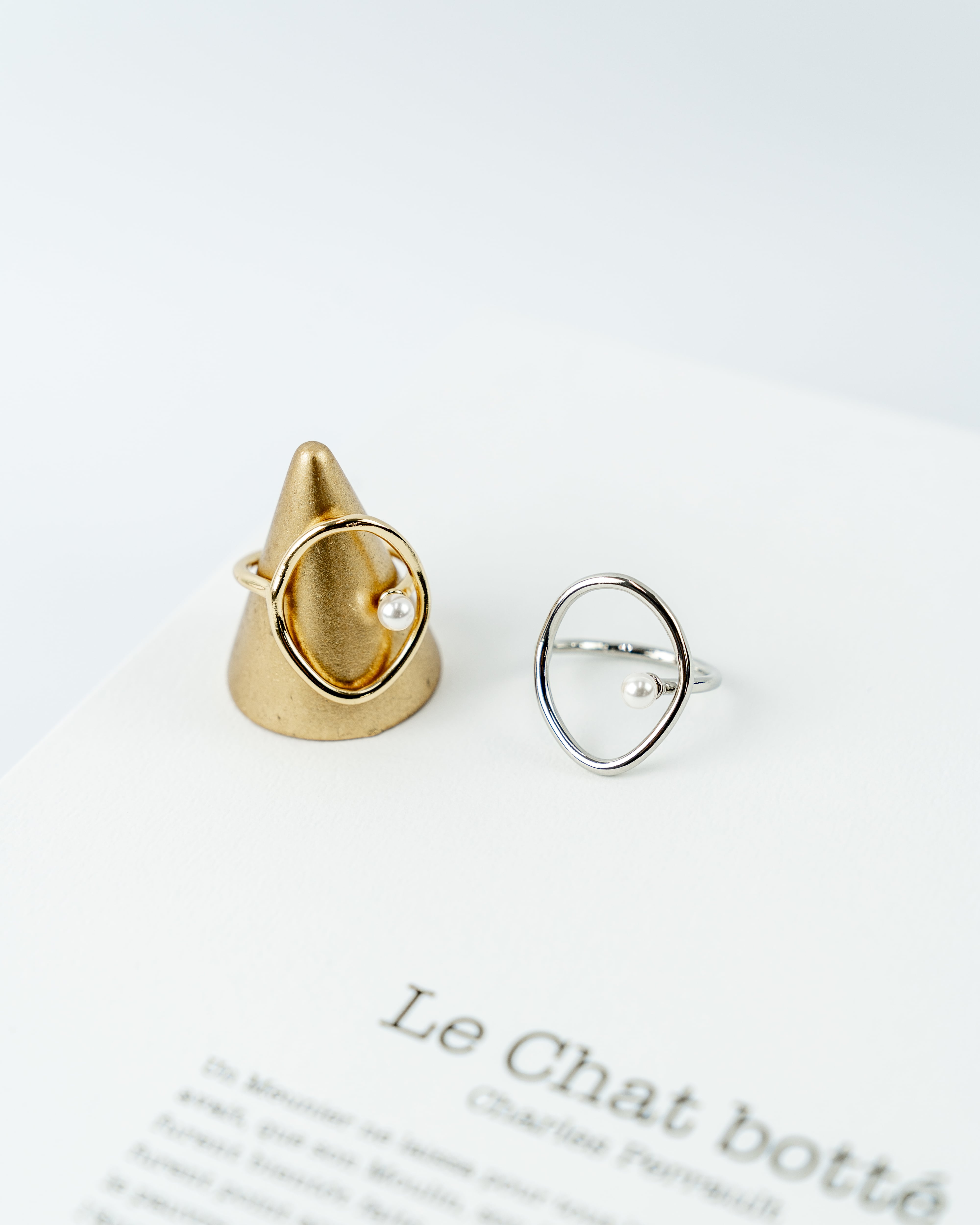 Floating Pearl Oval Ring