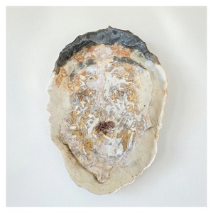 アラキドン　ほほえみ顔の皿にされる像2