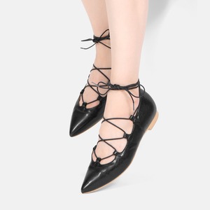 【OT3719】レースアップ ポインテッドトゥ フラットシューズ：ブラック 23.5cm【一部難あり】