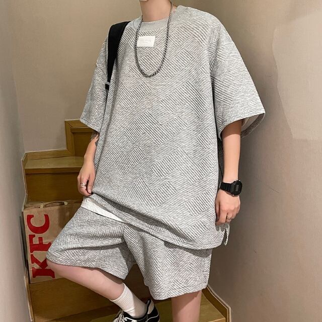 【予約販売】メンズ セットアップ スエット 無地 エンボス 上下 半袖Tシャツ ハーフパンツ ストリート ホワイト/ブラック/グレー 部屋着 韓国 ジム スポーツウエア カジュアル 春 夏 大きいサイズ M/L/XL/2XL
