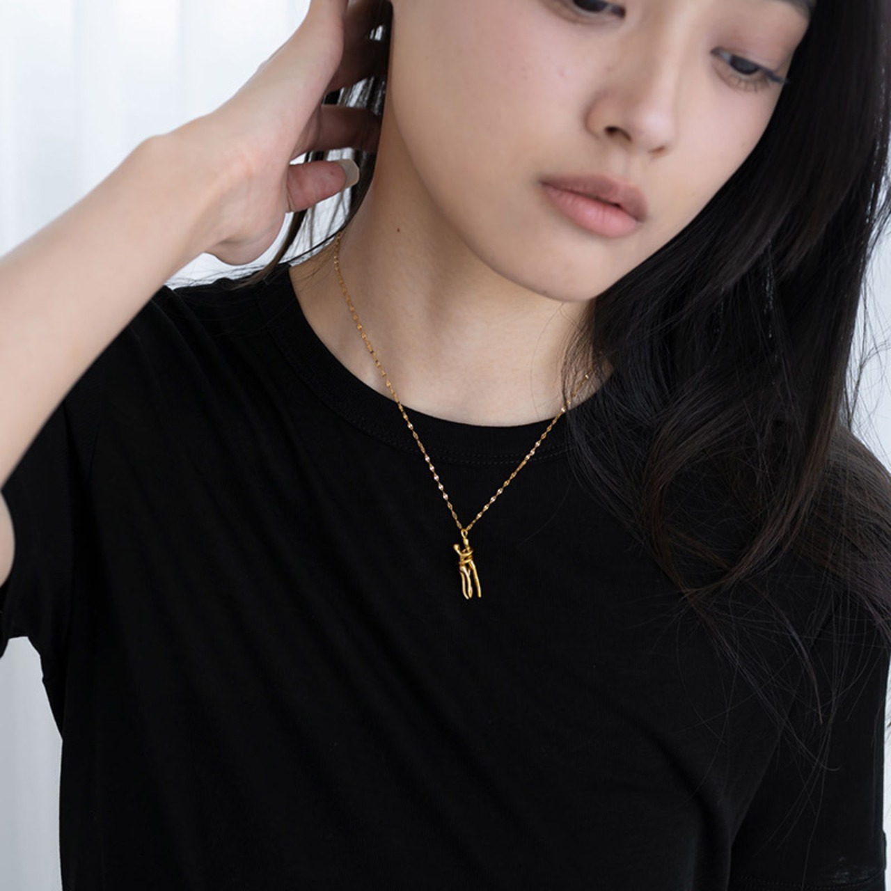 【ネコポス便】金属アレルギー対応ハグモチーフネックレス ネックレス ステンレス ネックレス レディース ハグペンダント ハグモチーフ 人型 抱擁 ペタルチェーン リップルチェーン ペタルチェーン 2618