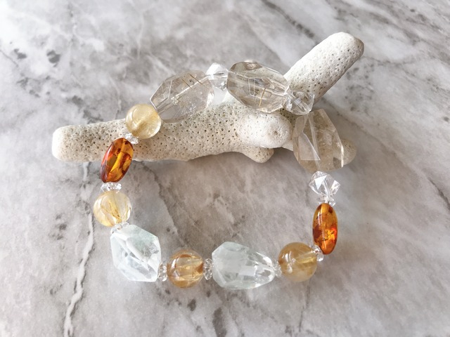 どこにも売っていないような金運アップブレスレット☆Titin Rutile Quartz × Baltic Amber × Green Phantom Quartz