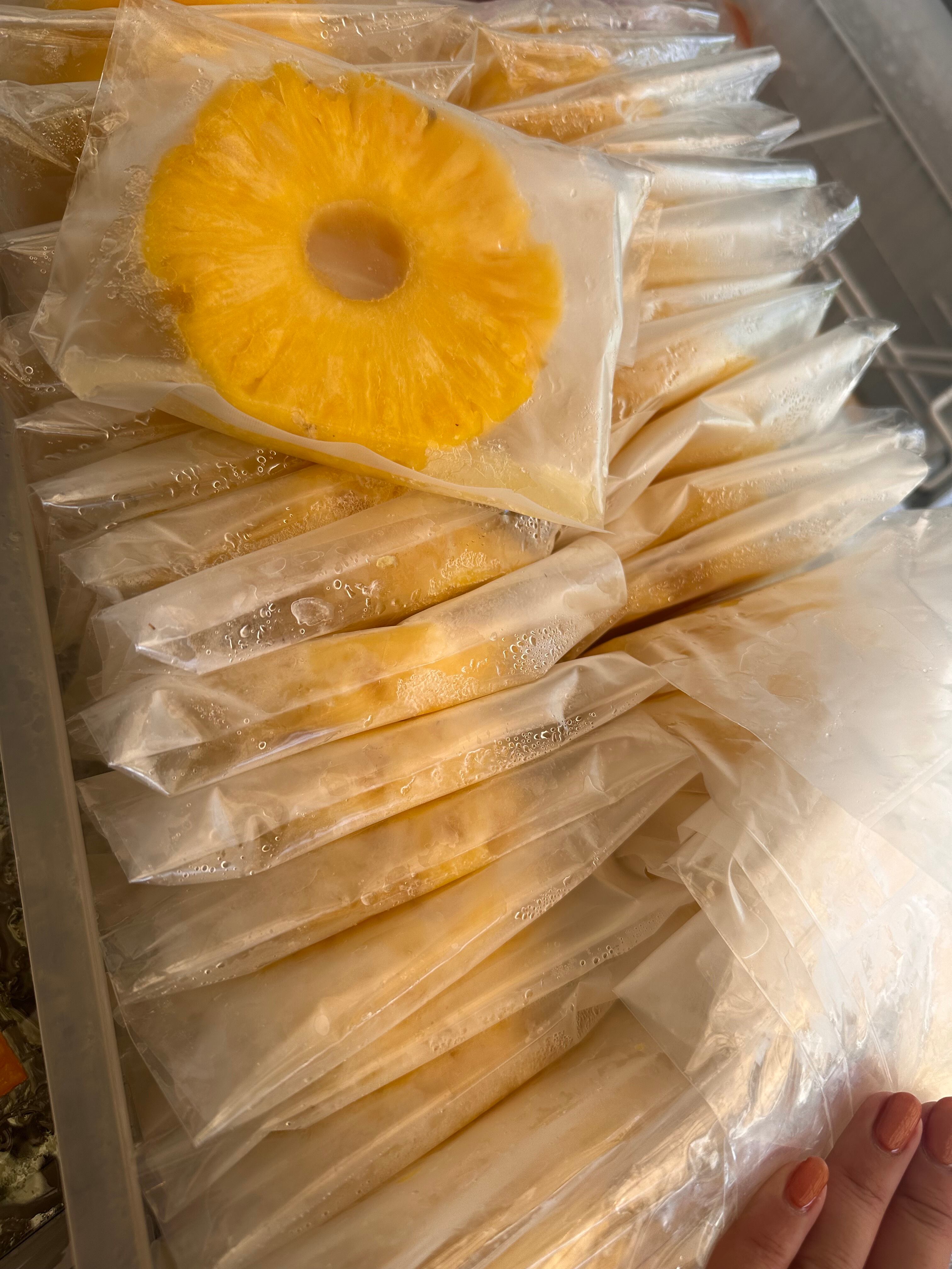 冷やしパイナップル 鹿児島県本土最南端南大隅町産 | hello! brand new