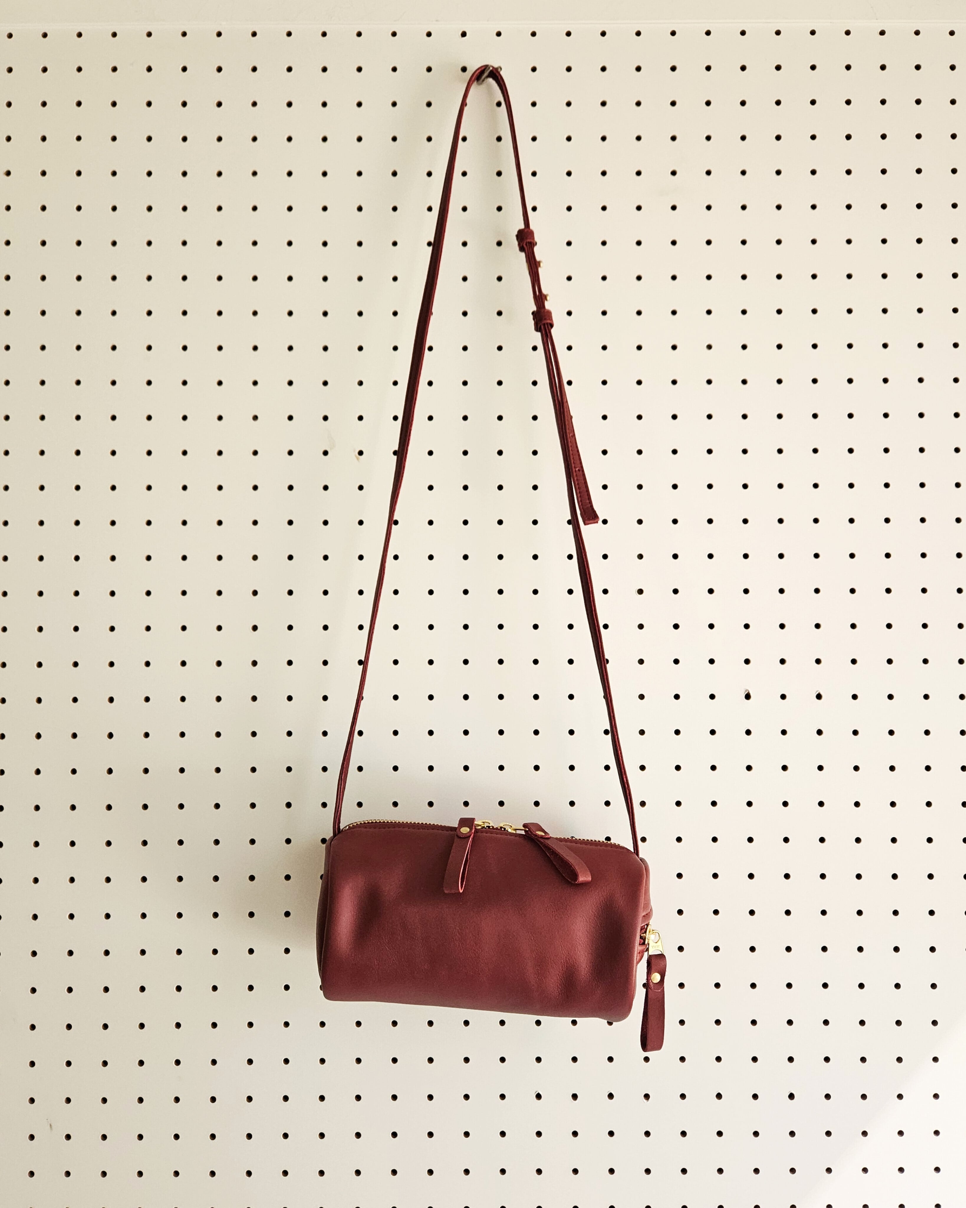 WP LEATHER CYLINDER SHOULDER BAG / WINE / AP25-W02A