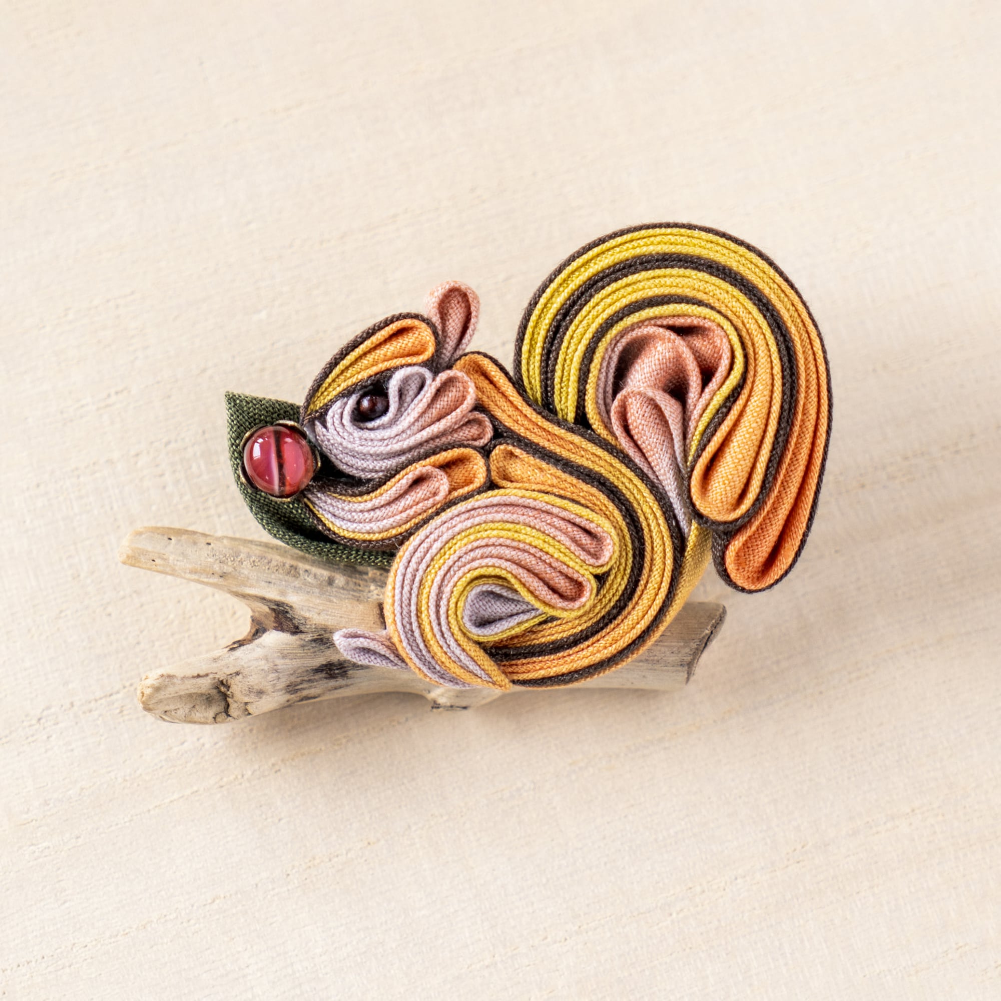 リス」ブローチ | RISU