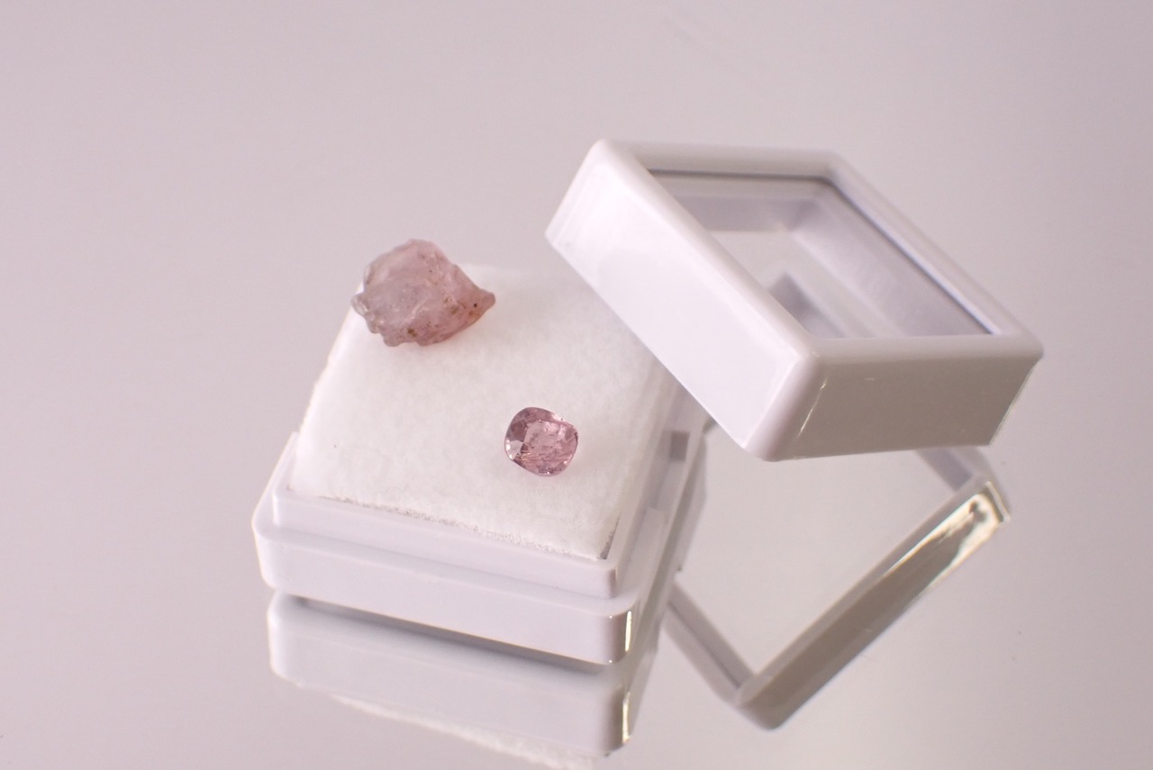 【原石セット】スピネル　0.59ct/4.14ct　[D3-82]