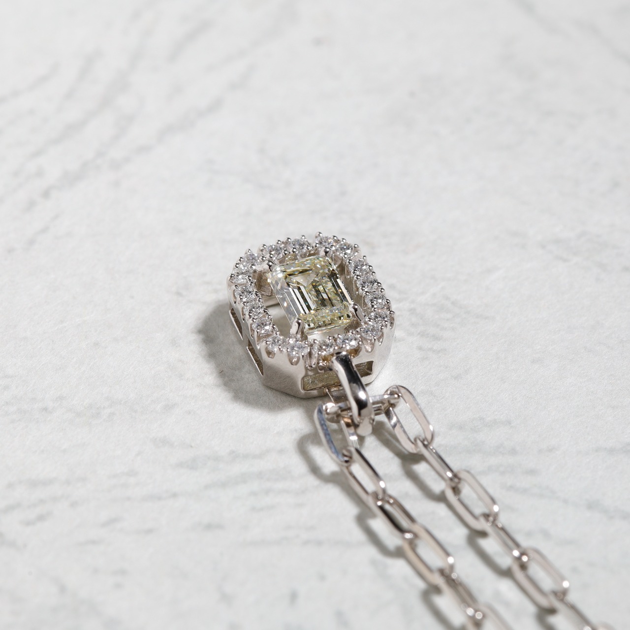 エメラルドカット ダイヤモンド ネックレス N / IF / pt900 / 0.750ct / DA 0.180ct