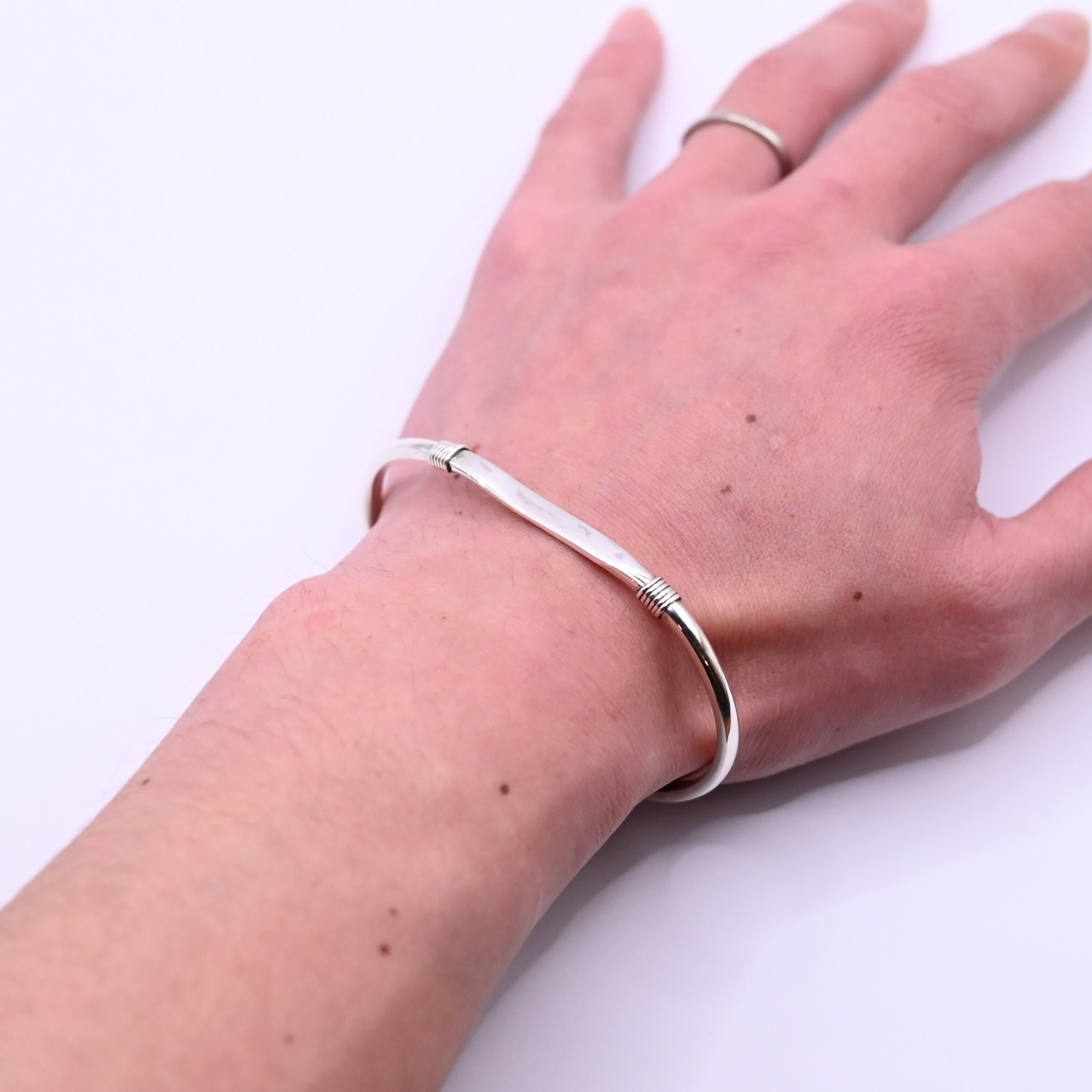 ERICKA NICOLAS BEGAY / FRIENDSHIP BANGLE(L)