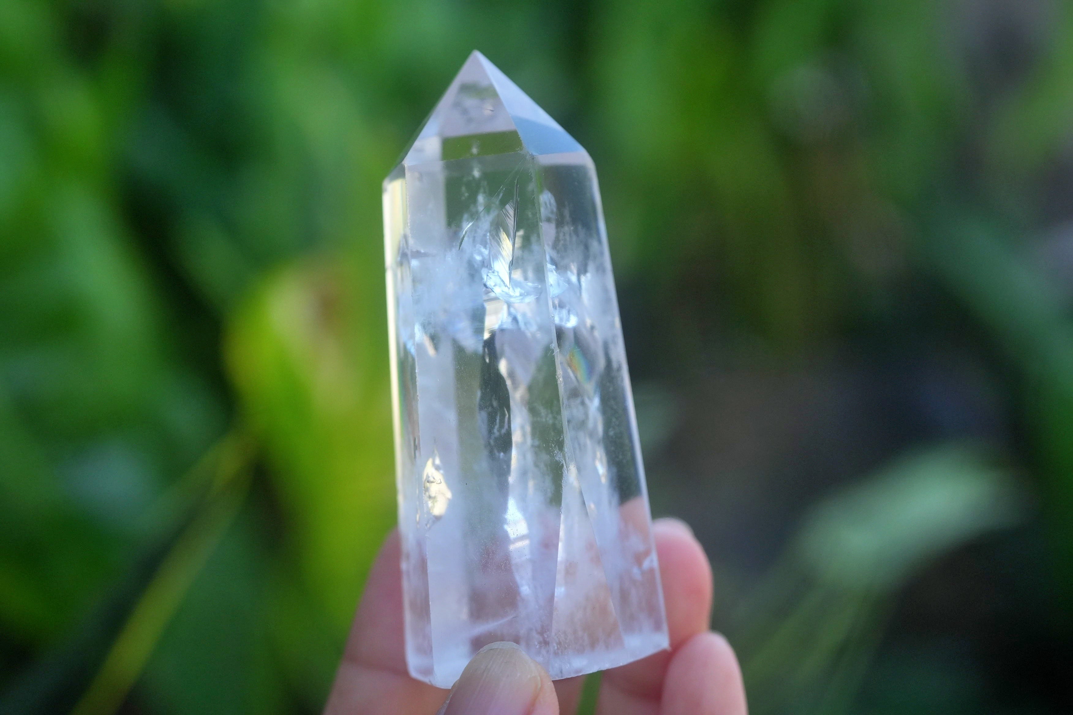 大きなサイズ 透明感と虹シラー☆クリスタル原石ポイント s1212