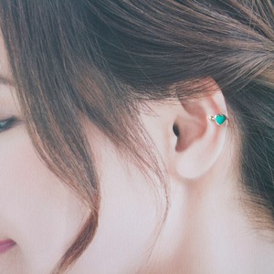 ターコイズブルー　ワンポイントハートイヤーカフ