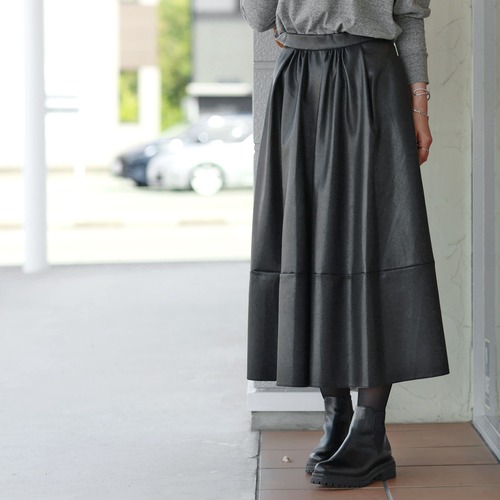 upper hights (アッパーハイツ)　エコレザー ギャザーフレアー スカート