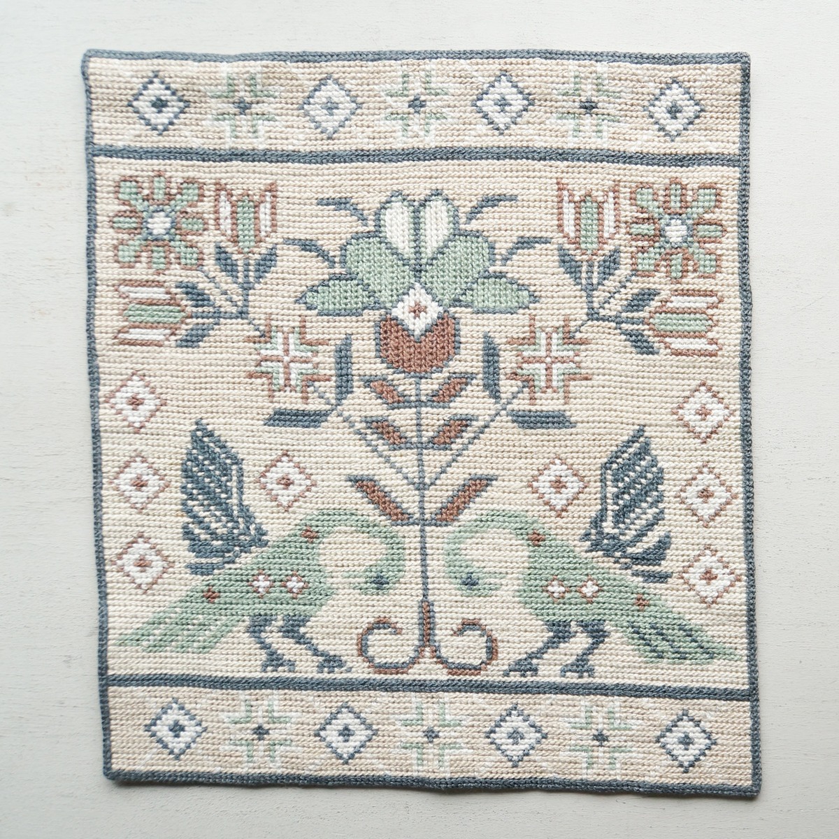 スウェーデン 刺繍タペストリー『花と鳥』 | Anneli folkcraft