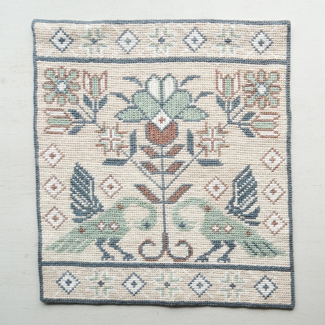 スウェーデン　刺繍タペストリー『花と鳥』