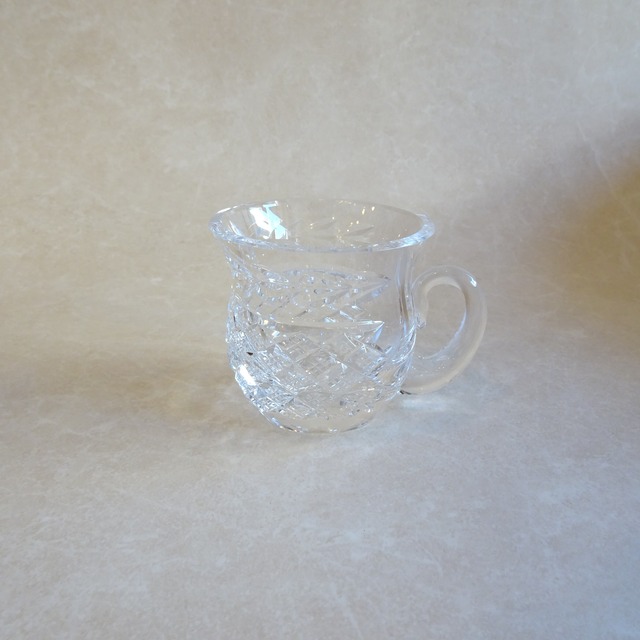 アイルランド・クリスタルの月桂冠の取っ手付きグラス