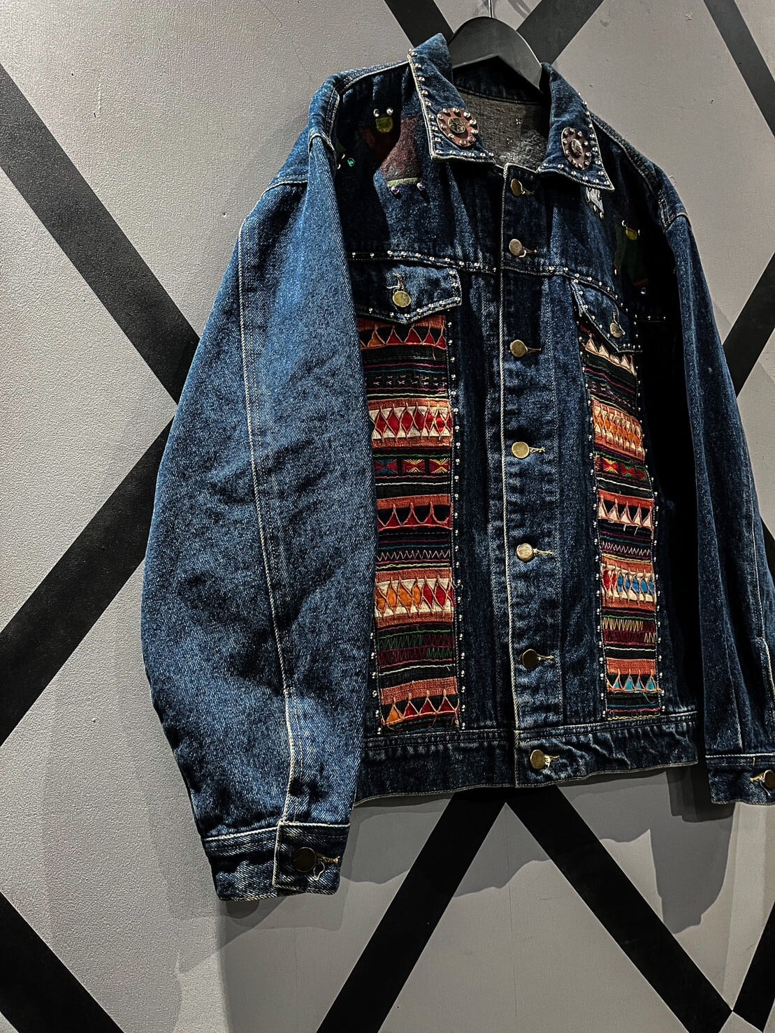 【X VINTAGE】Native Design × Studs Vintage Loose Denim Jacket |  Caka(カカ）下北沢古着屋、セレクトショップ powered by BASE