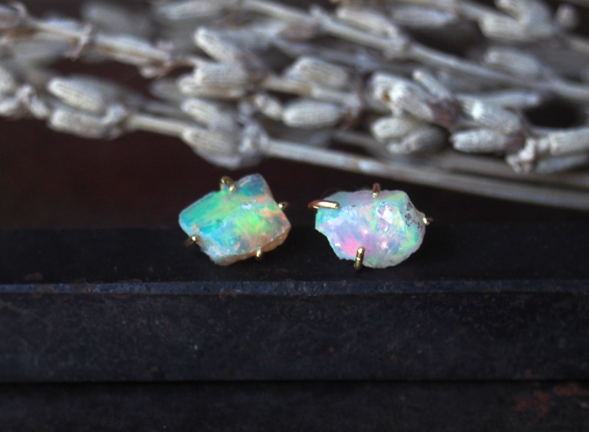 一点物】原石のオパールのピアス | witch:天然石原石のハンドメイド 
