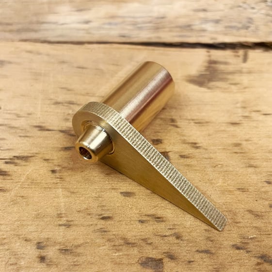 【野良道具製作所 ノラドウグセイサクジョ】 〈真鍮製〉野良ブラスター用鳶(フック)付き金具 ※野良ブラスターは含まれません