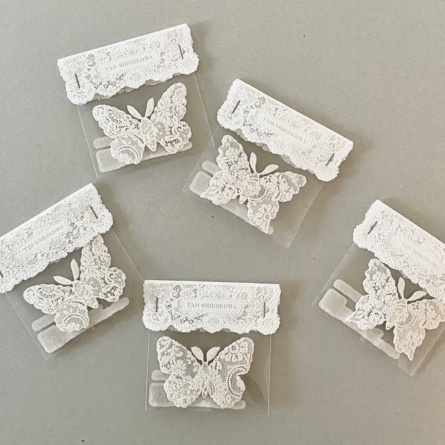 しろこまタオ SHIROKOMA Tao "magnet -papillon de nuit- (XXS)"/woodcut papercutting embossing(ペーパーオブジェ)