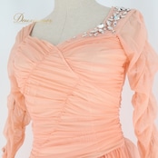 社交ダンス 衣装 チャコット Chacott 日本製 トップス ブラウス スカート ツーピース セットアップ ピンク系 サーモンピンク 無地 フリル レース 上品 パーティ 発表会パーティー衣装 ダンスウェア フリルスカート セットアップ レディース Mサイズ 明るい 発表会衣装 かわいい