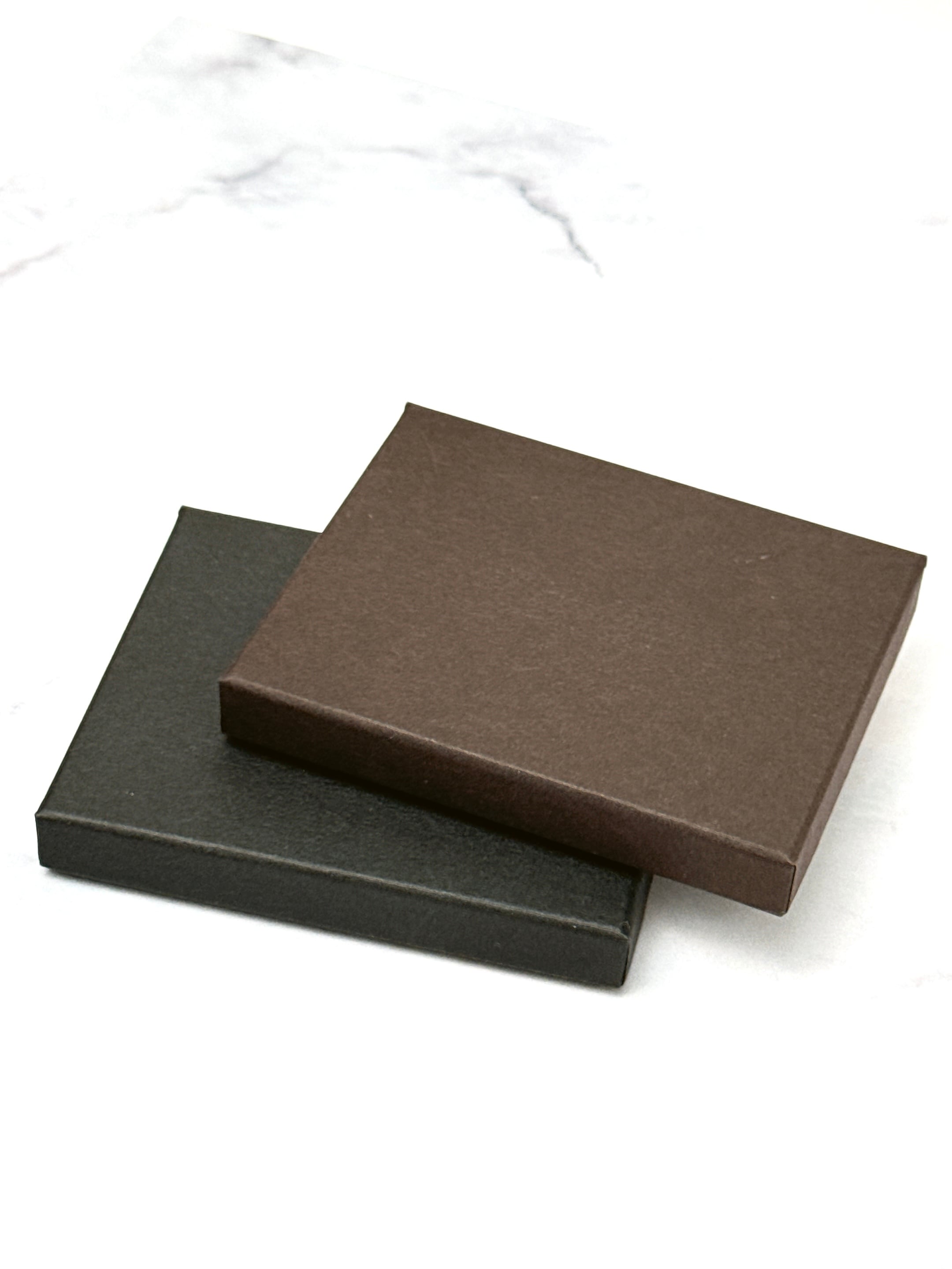めちゃ薄！ギフトボックス 薄型 貼り箱 M（綿・薄紙付） 90×73×13mm
