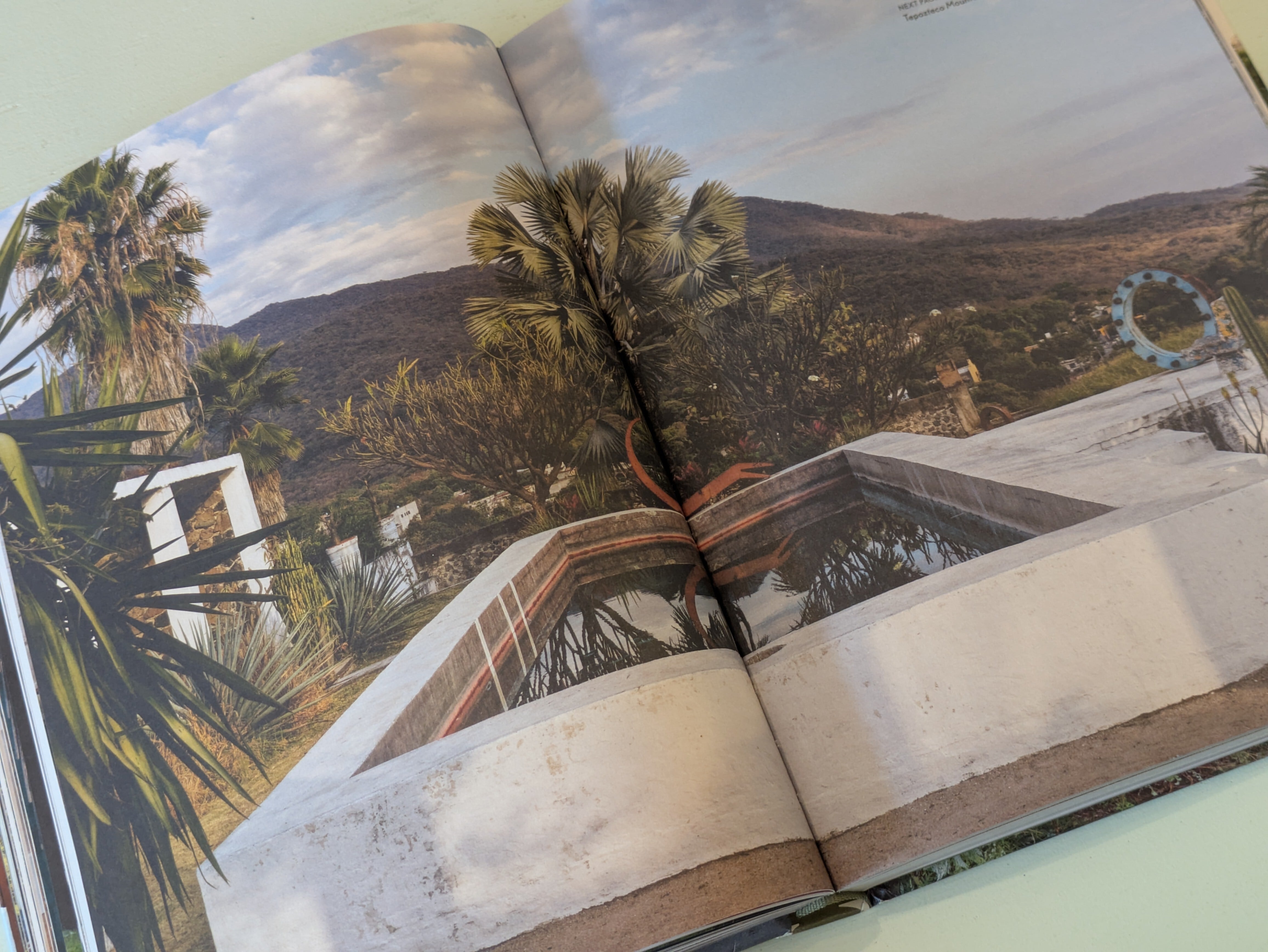 Mountain House : Studies in Elevated Design / マウンテンハウス 山