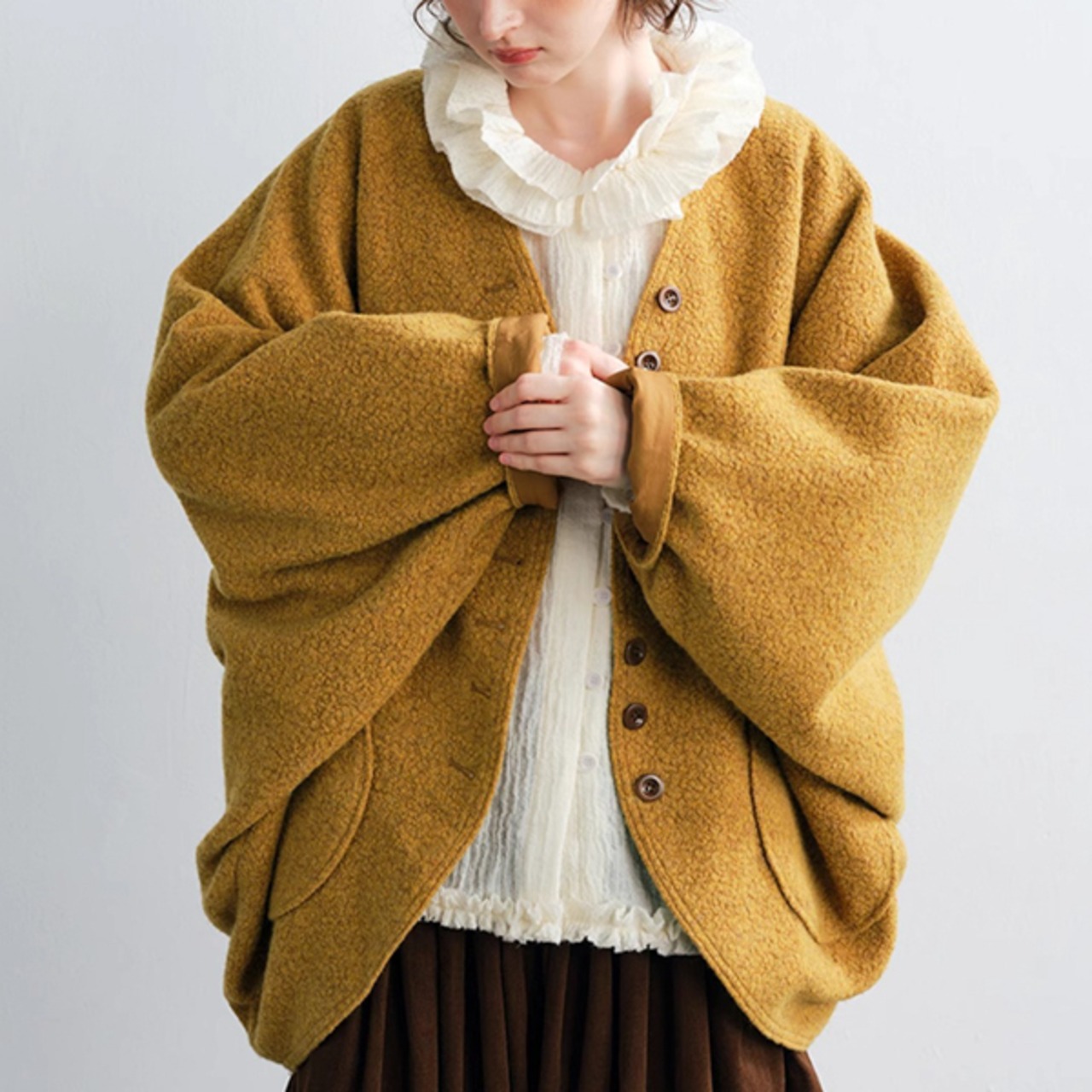 【2color】風を抱くバットスリーブのケープコート 《P0287》